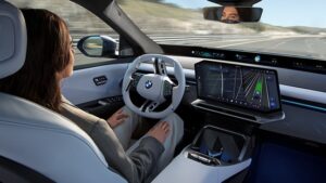 Conducción humana de un BMW con innovaciones tecnológicas de QUalcomm
